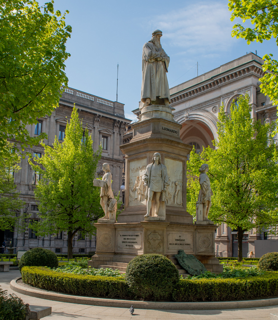 Leonardo Statue in Milano